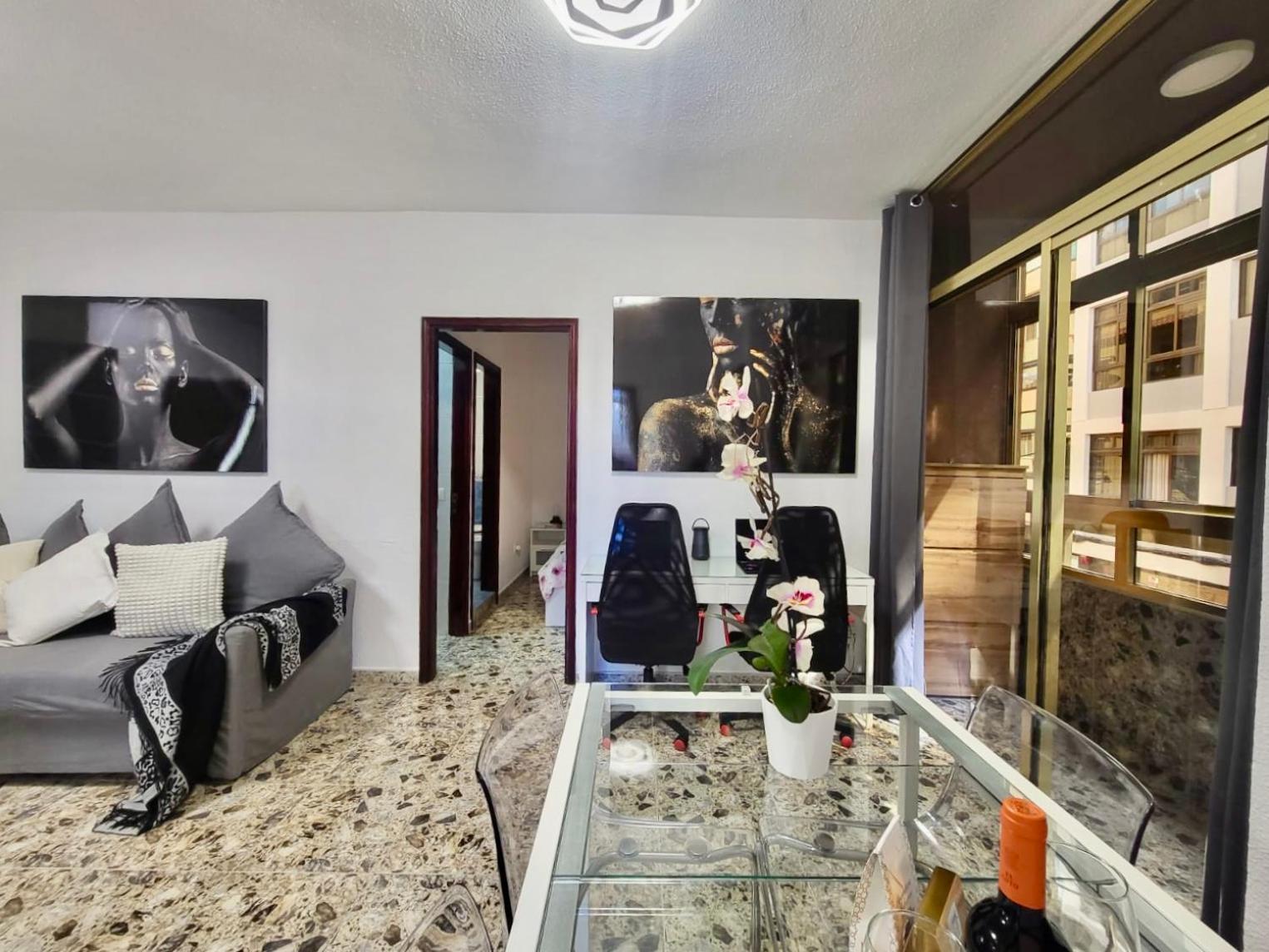 Affordable Holiday Accommodation For Large Families And Groups At Las Canteras Beach With 3 Bedrooms And Free Parking Las Palmas de Gran Canaria Exterior photo