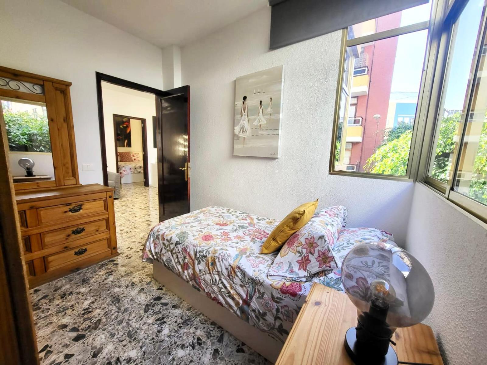 Affordable Holiday Accommodation For Large Families And Groups At Las Canteras Beach With 3 Bedrooms And Free Parking Las Palmas de Gran Canaria Exterior photo