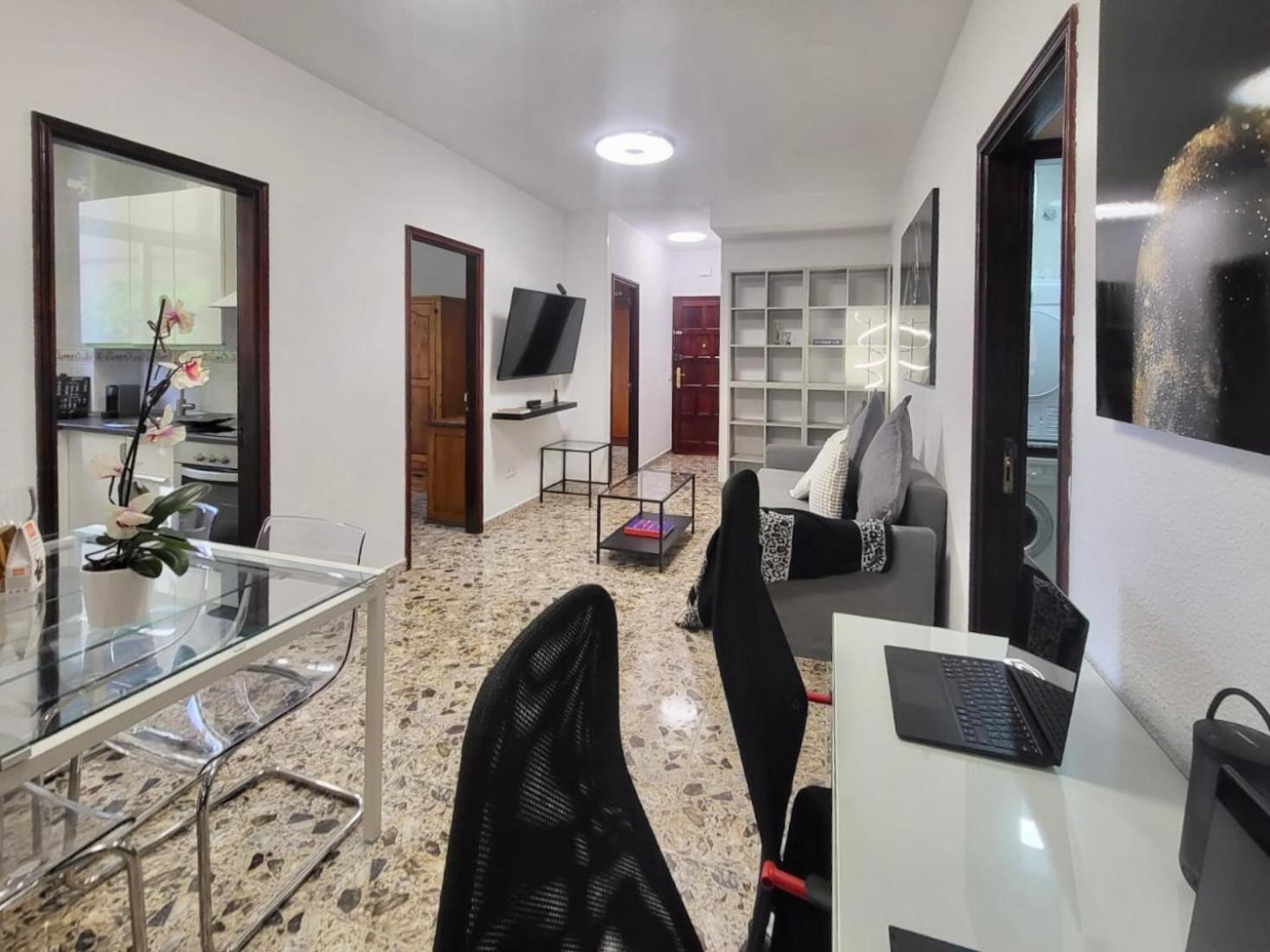 Affordable Holiday Accommodation For Large Families And Groups At Las Canteras Beach With 3 Bedrooms And Free Parking Las Palmas de Gran Canaria Exterior photo