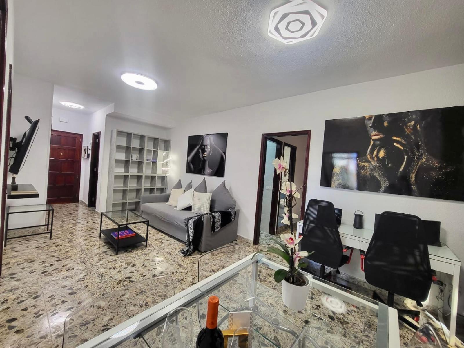 Affordable Holiday Accommodation For Large Families And Groups At Las Canteras Beach With 3 Bedrooms And Free Parking Las Palmas de Gran Canaria Exterior photo