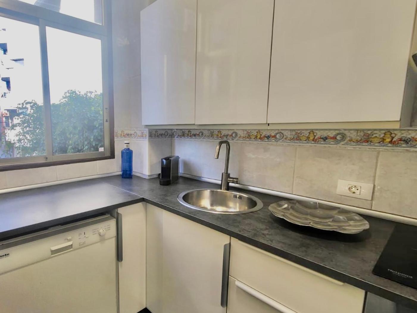 Affordable Holiday Accommodation For Large Families And Groups At Las Canteras Beach With 3 Bedrooms And Free Parking Las Palmas de Gran Canaria Exterior photo